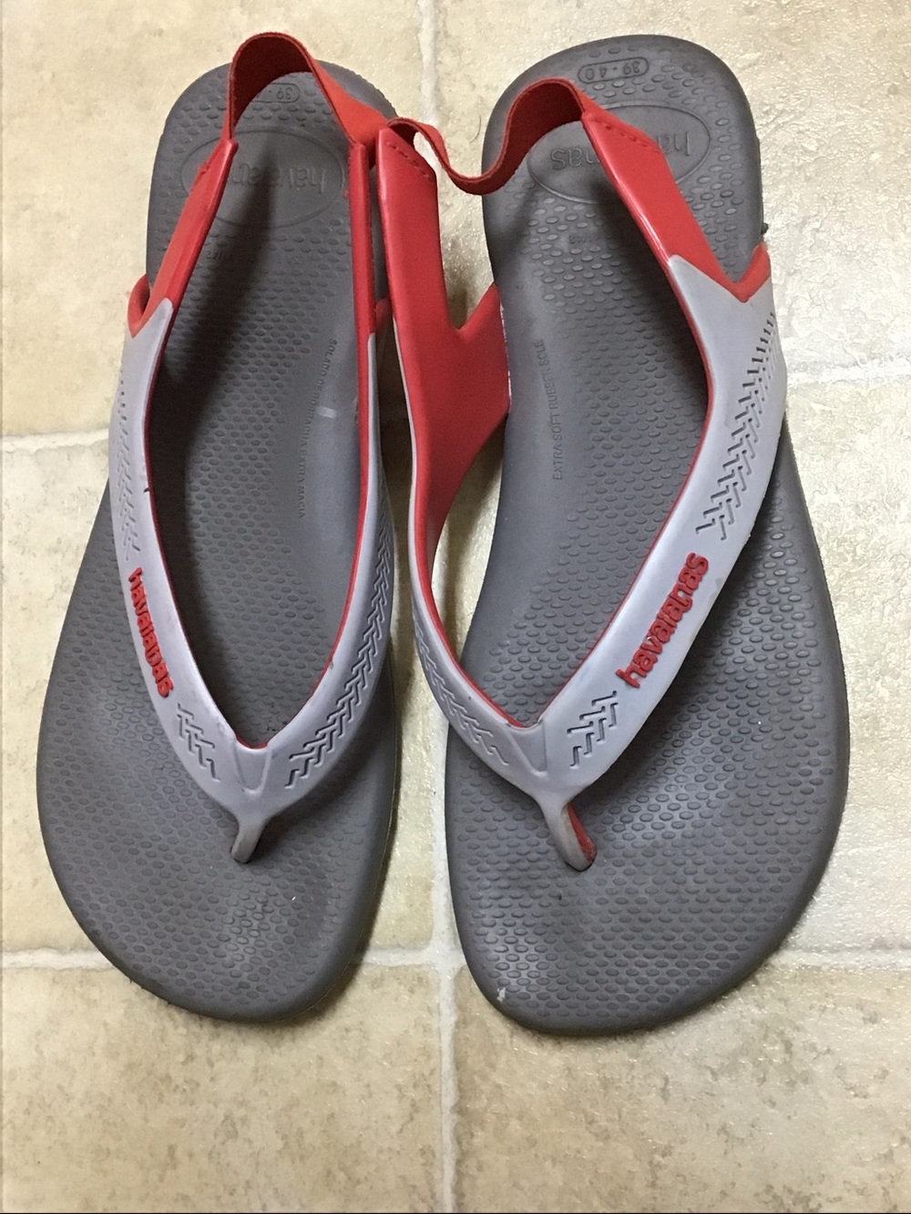 Havaianas Men’s Gray & Red Flip Flop  Size 39-40